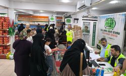 Şanlıurfa Umut Kervan'ından yüzlerce aileye sosyal market desteği