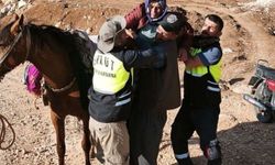 Siirt'te kalp krizi geçiren kadın katır sırtında ambulansa ulaştırıldı