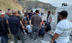 Siirt'te tır devrildi: Araçta sıkışan sürücü kurtarıldı