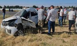 YKS için yola çıkan otomobil tırla çarpıştı: Bir ölü, bir yaralı