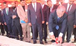 Bakan Bak, Şeyh Hevînda Ziyaretgâhı restorasyonu için düzenlenen çivi çakma törenine katıldı