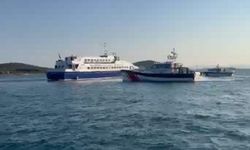 Balıkesir'de karaya oturan yolcu feribotundaki 17 kişi kurtarıldı