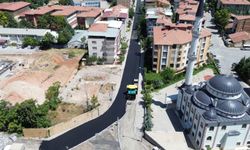 Battalgazi Belediyesi iki mahallede sıcak asfalt serimi yaptı