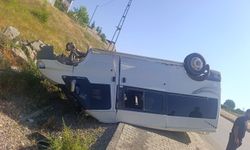 Bingöl'de minibüs devrildi: Sürücü yaralandı