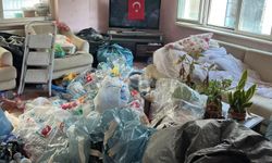 Bursa'da bir dairede 5 ton çöp çıkarıldı