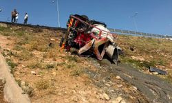 Diyarbakır'da beton mikseri şarampole devrildi: Sürücü atlayarak kurtuldu