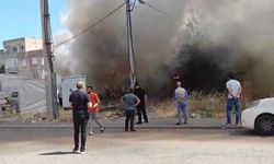 Diyarbakır'da marangoz atölyesinde çıkan yangında 2 kişi dumandan etkilendi