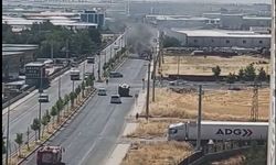 Diyarbakır'da seyir halindeki otomobil alevlere teslim oldu