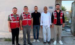 Gönüllüler ihtiyaç sahibi ailenin evini baştan sona boyadı
