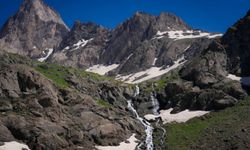 Hakkari'de kayıp dağcı için arama çalışmaları sürüyor