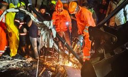 Hindistan'da bir bina çöktü: 6 ölü
