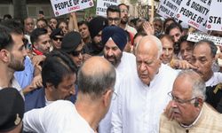 Hindistan'da protestocular eğitim bakanının istifası için hükümete cumartesiye kadar süre verdi