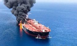 Hürmüz Boğazı'nda petrol tankeri mayına çarparak patladı