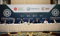 İletişim Başkanı Duran, iletişim fakültelerinin dekanları ve akademisyenlerle bir araya geldi