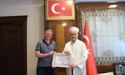 İngiltere vatandaşı Peter Jonathon Adana'da Müslüman oldu