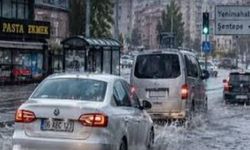 İstanbul ve Ankara'da şiddetli sağanak hayatı felç etti