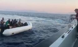 İzmir açıklarında 25 düzensiz göçmen yakalandı
