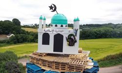 Kuzey İrlanda'da cami maketinin yakılmasına 'nefret suçu' soruşturması