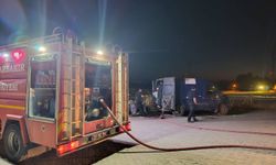 Mangal kömürü yüklü minibüsten duman yükselmesi paniğe yol açtı