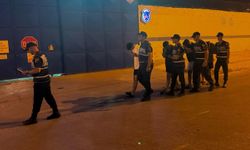 Mersin'de polise mukavemet ve kamu malına zarar suçlamasıyla 4 şüpheli tutuklandı