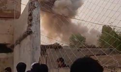 Pakistan'da bombalı araçla saldırı: 5 polis yaralandı