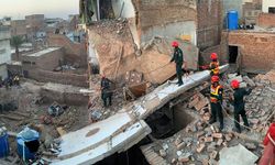 Pakistan'da üç katlı bina çöktü: 11 ölü, 6 yaralı
