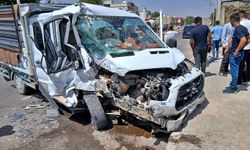 Şırnak'ta kamyonet ile yolcu minibüsü çarpıştı: 4 yaralı