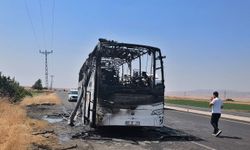 Şırnak'ta seyir halindeki otobüs yanarak kullanılamaz hale geldi