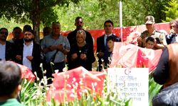 Sündüs Katliamı'nın 33'üncü yılında şehitler kabirleri başında anıldı