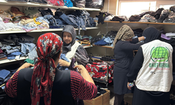 Umut Kervanı Adana'da ihtiyaç sahiplerine gıda ve giyim yardımlarını sürdürdü