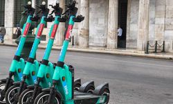 Yunanistan, 17 yaş altı kişiler için elektrikli scooter kullanımını yasaklayacak