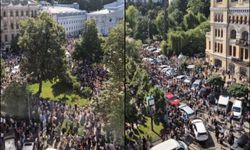 Zelenskiy'e Kiev'de protesto: Savunma bakanının görevden alınması tepki çekti