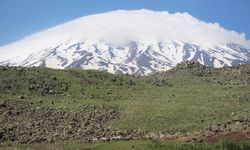 Zirvesi bulut, etekleri hayat, Ağrı Dağı'nda görsel şölen