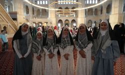 Adana'da tesettüre giren kız çocuklarından duygu yüklü mesajlar