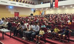 Adana'da yüzlerce öğrenci yaz okulunun kapanışında buluştu
