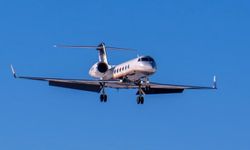 Alaska'da charter uçağı düştü: 8 ölü