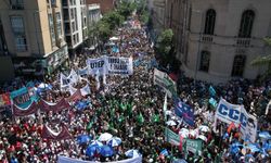 Arjantin'de halk borç batağında: Binlerce kişi Milei karşıtı protestolara katıldı
