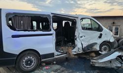 Batman'da iki minibüs çarpıştı: 9 yaralı