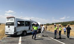 Diyarbakır Valiliği açıkladı: Kazada 5 kişi hayatını kaybetti, 3'ü ağır 11 kişi yaralı