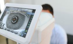 Doç. Dr. Toptan: Sıcaklarla birlikte etkisini artıran ultraviyole ışınlar gözde kalıcı hasarlara yol açabilir