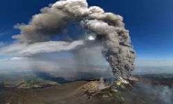Etna yeniden patladı: Kül bulutu nedeniyle uçuşlar durduruldu