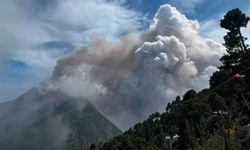 Guatemala'da bulunan Fuego Yanardağı'nda volkanik patlama