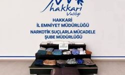 Hakkari'de kıyafetlere emdirilmiş 13 kilogram metamfetamin ele geçirildi