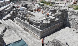 Konya'da Selçuklu dönemine ait surlar ve Larende Kapısı gün yüzüne çıkarılıyor