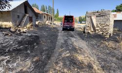 Malatya'da evlere yakın alanda korkutan yangın