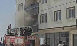 Mardin'de 5 katlı apartmanda yangın: 1'i bebek 3 kişi dumandan etkilendi