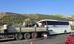 Muğla'da yolcu otobüsü demir yüklü TIR'a çarptı: 2 ölü 17 yaralı