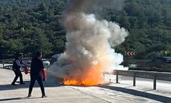 Torbalı'da seyir halindeki hafif ticari araç yandı