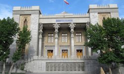 Uluslararası hukuku ihlal eden Fransız diplomatlar İran'a giriş yapamayacak