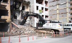 Yeşilyurt Belediyesinden metruk yapıları yıkım çalışması